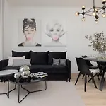 Fashionable City Center Apartment By Noclegi Renters