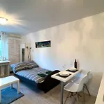 2-Rooms Cute Apartment, Metro, Wi-Fi - By Hik Apartments