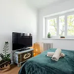 Studio Nowolipki, Central Location