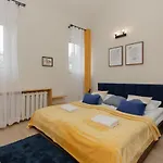 Spacious Apartment For 8 Guests Near Metro Natolin By Noclegi Renters