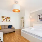 Ogrodowa White Apartment