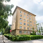 Ogrodowa White Apartment