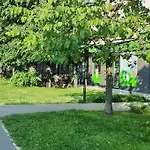 King-Size Bed Apartment With Garden