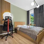 Powisle Business Apartments - Balcony, Workspace - By Rentujemy