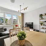 Powisle Business Apartments - Balcony, Workspace - By Rentujemy