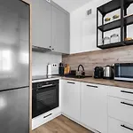 Powisle Business Apartments - Balcony, Workspace - By Rentujemy