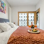 Lumina Luxury Apartments In Mennica Residence