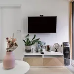 Lumina Luxury Apartments In Mennica Residence