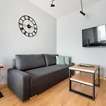 Wola Skwer Sunny Apartment
