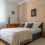 Modernist Suite In The Old Town