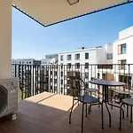 Wola Skwer Happy Apartment