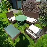 Bluszczanska Modern Urban Apartment