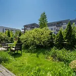 Bluszczanska Modern Urban Apartment