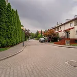 90M2 Prestige Suite - Parking & Jacuzzi & Aircon By Rentujemy