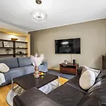 90M2 Prestige Suite - Parking & Jacuzzi & Aircon By Rentujemy