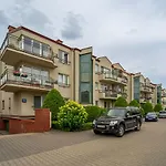 90M2 Prestige Suite - Parking & Jacuzzi & Aircon By Rentujemy