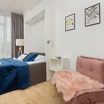 Aleje Jerozolimskie Apartments With Parking And Ac By Renters