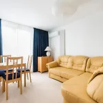 Metro Rondo Onz Yellow Apartment