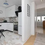 Elegant Warsaw Apartment With Ac 550 M To Copernicus Science Centre By Noclegi Renters