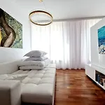 Luxury Princessa Apartment & Garage & Cable Tv Channels