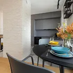 Trendy Apartment With Ac And Parking In Warsaw By Noclegi Renters