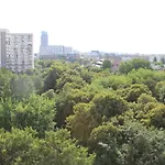 Strict Center Warsaw Comfortable Apartment, 10Th-Floor With Beautiful View On The Park And Skyscrapers, Free Wifi, Self Check-In/Out