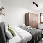 Wola Modern Apartment