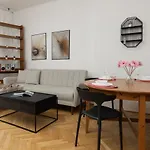 Cozy Studio With Bath Bielany By Renters