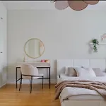 Elegant Apartment Joliot-Curie30