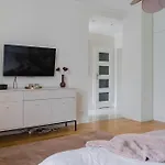 Elegant Apartment Joliot-Curie30