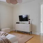 Elegant Apartment Joliot-Curie30