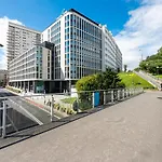Uniwersytet Warszawski Modern Apartment