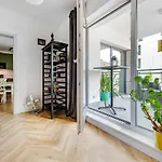 Charming Apt Close To The Center