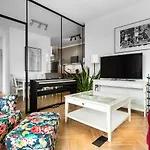 Charming Apt Close To The Center