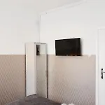 Clicktheflat Three Crosses Square Apart Rooms