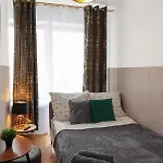 Clicktheflat Three Crosses Square Apart Rooms