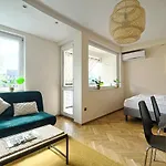 2Br Apt Balcony Tamka 17 Ac