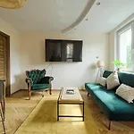 2Br Apt Balcony Tamka 17 Ac