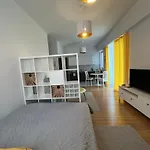 R House - Brand New Apartments With Patio And Garage