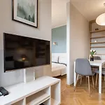 Central Warsaw Apartment - Great Location- Warsaw Stays-Zamenhofa