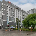Rondo Wiatraczna Apartment With Parking By Noclegi Renters