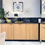 Luxury Apartment At City Center At Palace +Netflix!