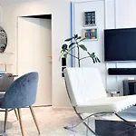 Luxury Apartment At City Center At Palace +Netflix!