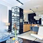 Luxury Apartment At City Center At Palace +Netflix!