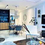 Luxury Apartment At City Center At Palace +Netflix!