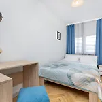 Cozy And Comfortable Wola Apartment By Noclegi Renters