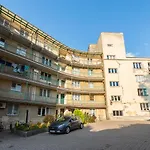 Plac Wilsona 2-Bedroom Apartment