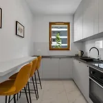 Kasprzaka 29A Business Apartments N2 - Parking, Balcony, Targi Expo - By Rentujemy