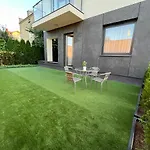 R House - Brand New Apartments With Patio And Garage