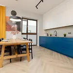 Cozy & Spacious Family Apartment By Noclegi Renters